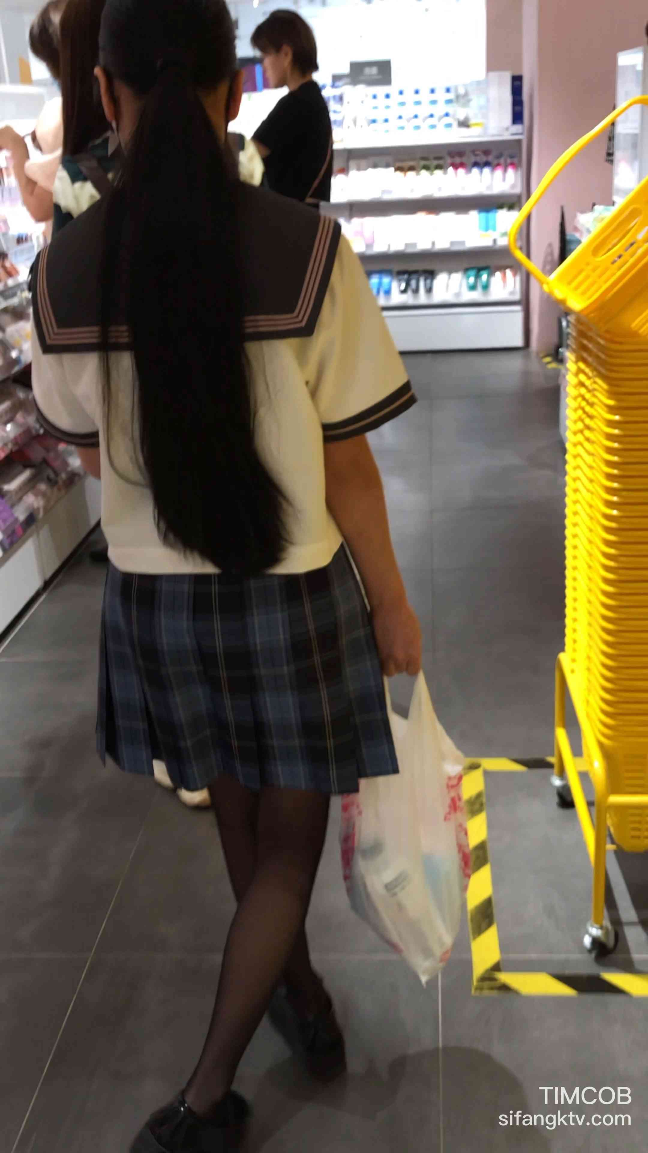 t016 【TIMCOB第6季】⭐CD系列⭐黑丝妈带着黑丝女逛街.